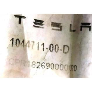 Bremsleitung vom Hauptbremszylinder zum hydraulischen Steuergerät Tesla Modell