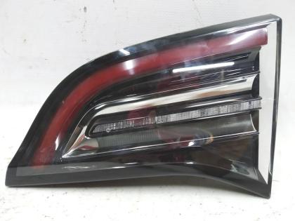 Rechte innere Lampe USA Tesla Modell 3 1077402-00-G