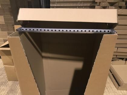 Kleiderkartons mit Stange und Deckel 120cm x 60cm x 60cm pro Stk. 8Euro zu verkau