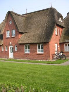 Nordsee Nordstrand - Ferienhaus unter Reet direkt am Meer