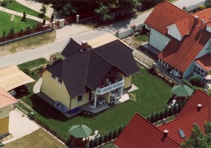Ferienhäuser in Balatonbogl r und in Balatonlelle am Südufer