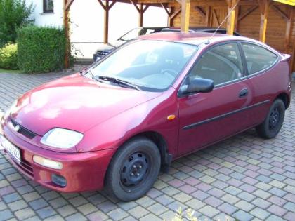 Mazda 323 C 1. 5 dunkelrot Modell 1996