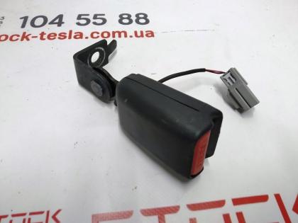 1085939-01-E Sicherheitsgurtschloss in der zweiten Reihe links Tesla Modell 3 10