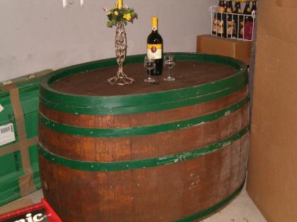 Schönes ovales altes Eichen-Weinfaß als Tisch