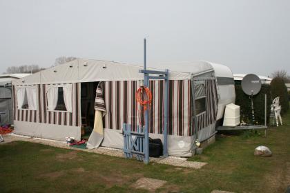 Wohnwagen Hobby 700 mit Vorzelt Topf und Deckel alles was man braucht
