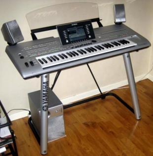 Zum Verfauf Yamaha Tyros 3 Keyboard. 2022Euro