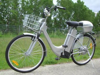 Luxus Elektro- Cityfahrrad 26 Zoll mit 250W Motor Inklusive Korb und Topcase