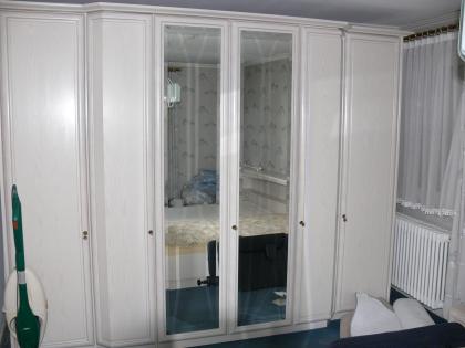 Vollholz-Schlafzimmer Kleiderschrank Kommode