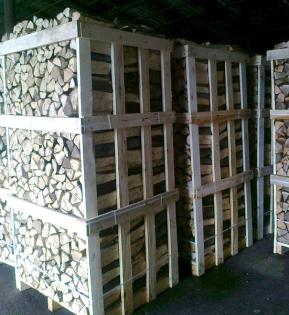 Brennholz Pellets und Briketts