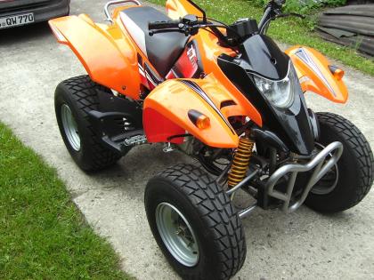 Ein Quad SMC Triton 250 ccm 2 Zylinder 4Takt