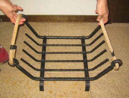 Exclusives Kaminbesteck Holzkorb und Kaminrost mit Aschefang
