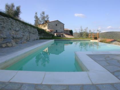 Landhaus umgeben von Olivenhainen und Weingärten Chianti Toskana