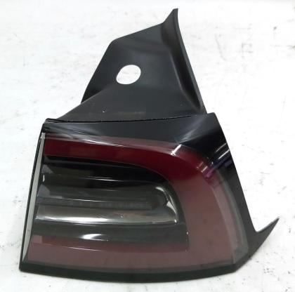 Rechte Außenleuchte USA Tesla Modell 3 Modell Y 1077398-00-F