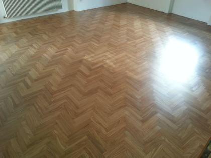 Innsbruck HOLZBODEN SCHLEIFEN lackieren oelen wachsen.