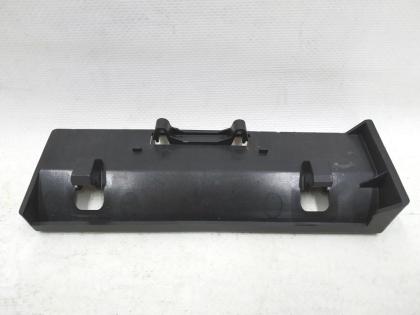 Befestigungswinkel Armlehne für die 2. Sitzreihe unten Tesla Modell 3 1103662-00