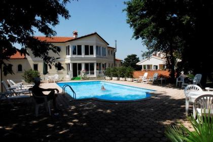 Villa Mala Porec Übernachtung mit Frühstücksbüffet Pension mit Pool in Kroatie
