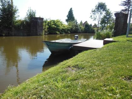 Ferienhaus am Greetsieler Tief Nordsee Greetsiel-Eilsum direkt am Fluss Hund