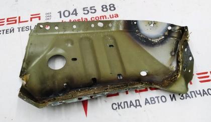 Kotflügelverschraubung vorne rechts und obere Holmverstärkung Tesla Modell 3 108