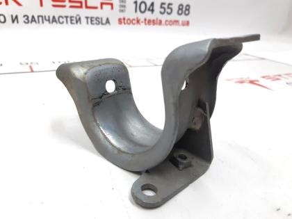 Halterbefestigung Stabilisator vorne links 29mm. Tesla-Modell 3 1044383-00-B