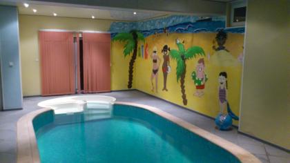 Grosses Ferienhaus mit Innenpool und umzäuntem Garten in Luxemburg