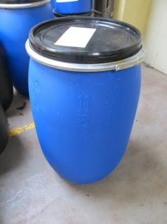 200 l Deckelfässer um 8 5 Euro bei Bremen