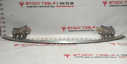 1084894-99-A Tesla Model 3 Front Bumper Crest. Metallteil zur Verstärkung des en