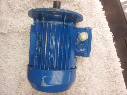 3 x Elektromotor neu mit Lagerspuren a 95 Euro Drehstrommotoren Wechselstrommotore