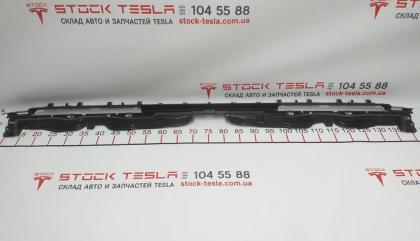 Frontscheibengrillhalterung Tesla Modell 3 1100574-00-H