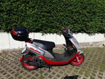 Moped Sym Red devil
