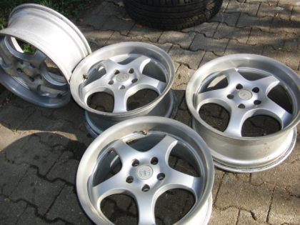 Schöne gepfelgte ALU Sportfelgen 17 Zoll u. a. für Mazda RX/