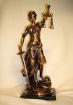 Justitia-Statue bronzefarben