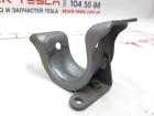 Halterbefestigung Stabilisator vorne links 29mm. Tesla-Modell 3 1044383-00-B